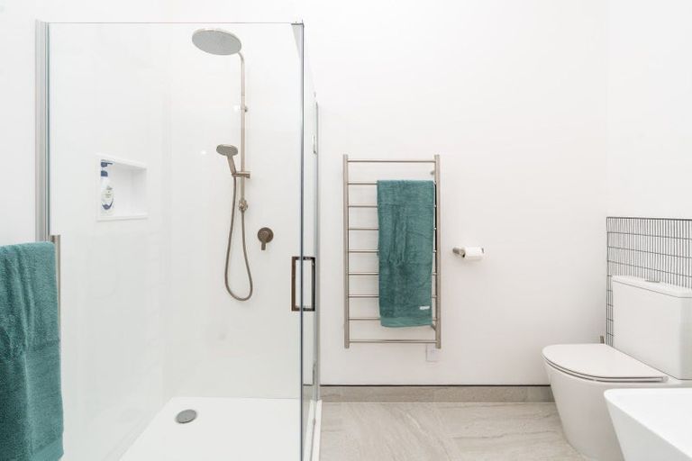 Photo of property in 33 Grove Road, Kelburn, Wellington, 6012