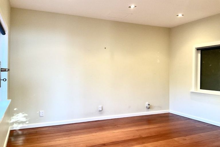 Photo of property in 1b Wadestown Road, Wadestown, Wellington, 6012