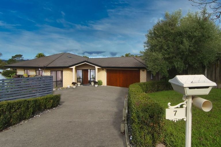 Photo of property in 7 San Vito Place, Henderson, Auckland, 0612