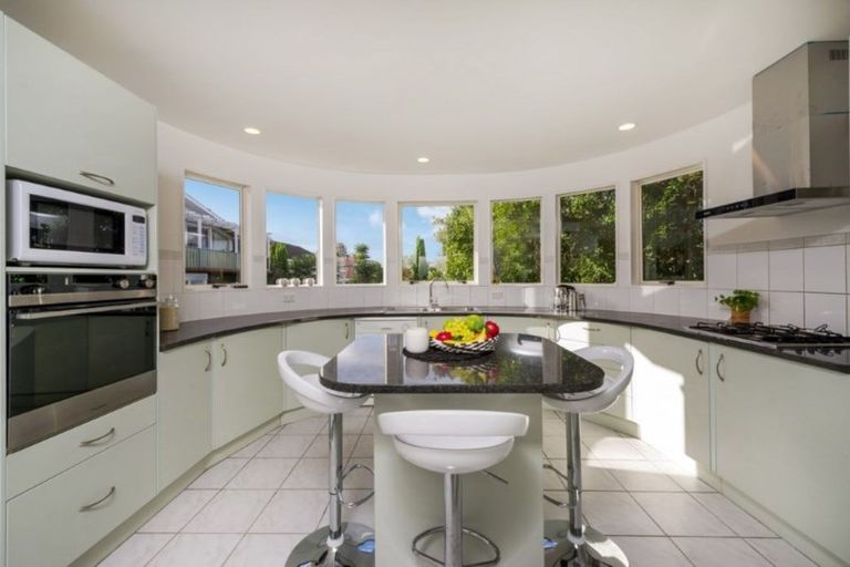 Photo of property in 2/42 Holland Road, Hillcrest, Auckland, 0627