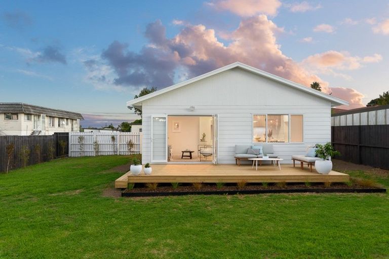 Photo of property in 122a Lynwood Road, New Lynn, Auckland, 0600