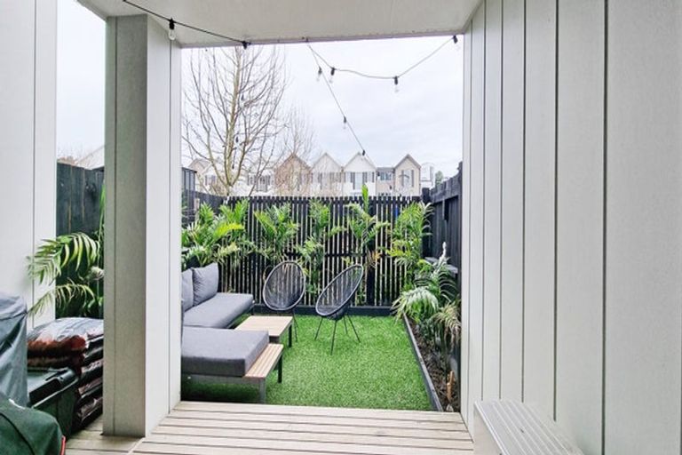 Photo of property in 30 Whai Hua Lane, Mangere Bridge, Auckland, 2022