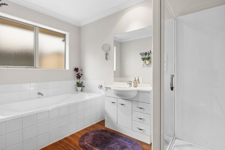 Photo of property in 92 Willowview Drive, Redwood, Christchurch, 8051