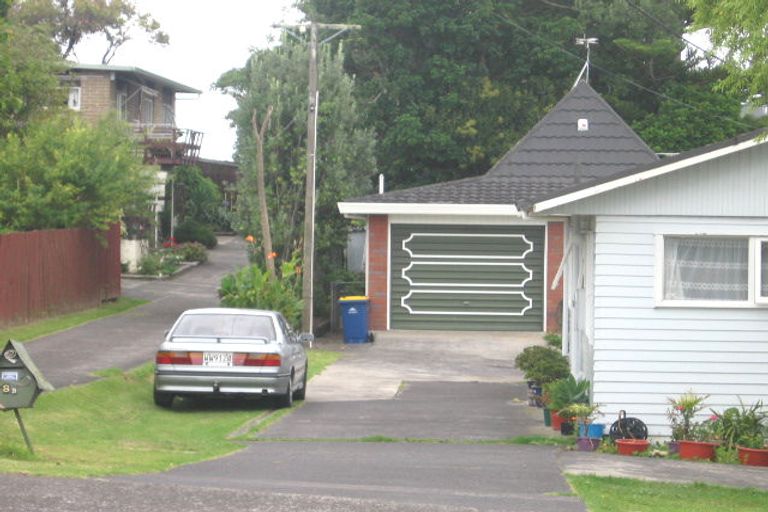 Photo of property in 2/8 Kaipatiki Road, Glenfield, Auckland, 0629