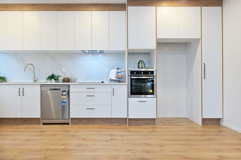 Photo of property in 7/42 Woodside Road, Massey, Auckland, 0614