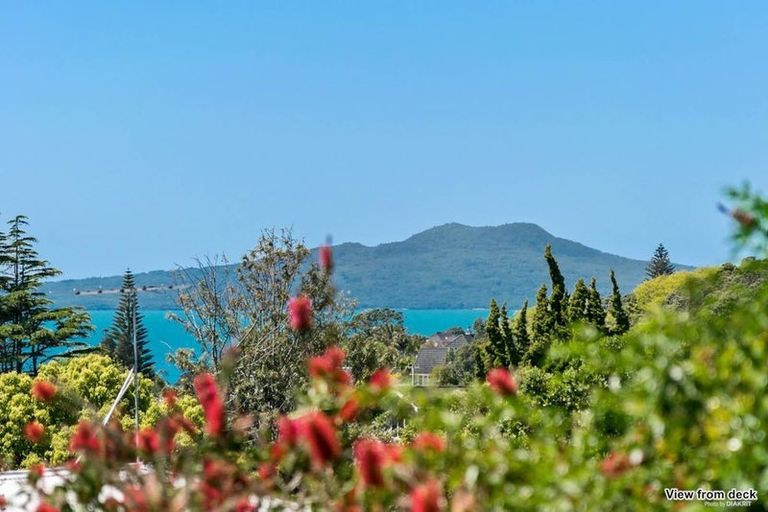 Photo of property in 37 Wyoming Avenue, Murrays Bay, Auckland, 0630