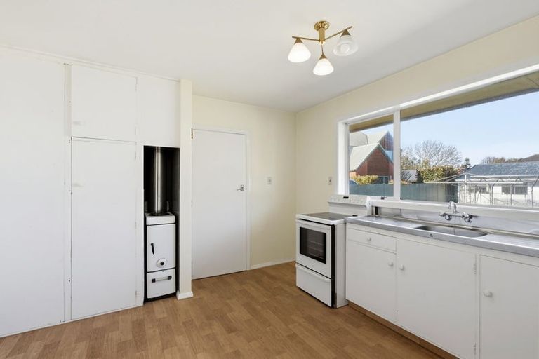 Photo of property in 33 Staveley Street, Avonhead, Christchurch, 8042
