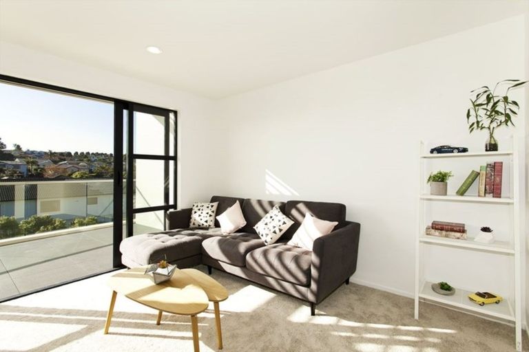Photo of property in Apollo Apartments, 409/46 Rosedale Road, Rosedale, Auckland, 0632