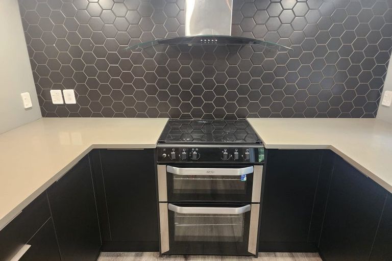 Photo of property in 1/2 Heathcote Road, Castor Bay, Auckland, 0620