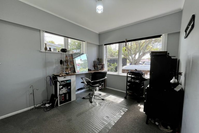 Photo of property in 1/16 Roseburn Place, Pakuranga, Auckland, 2010