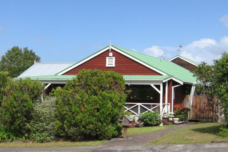 Photo of property in 21 Marina View Drive, West Harbour, Auckland, 0618