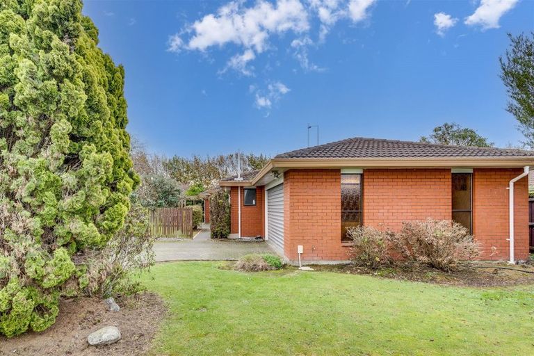 Photo of property in 70 Sarabande Avenue, Redwood, Christchurch, 8051