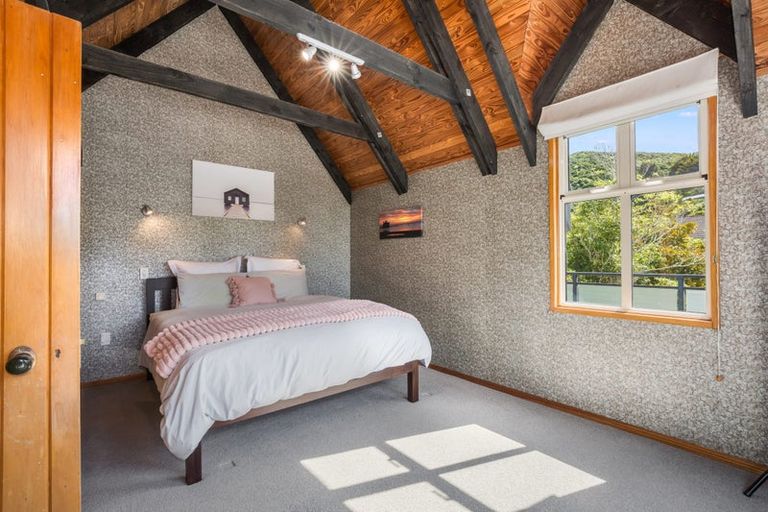 Photo of property in 5 Newnham Court, Tawa, Wellington, 5028