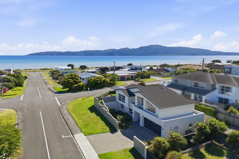 Photo of property in 91 Seaview Road, Paraparaumu Beach, Paraparaumu, 5032