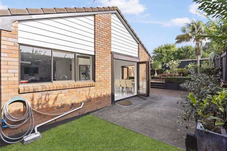 Photo of property in 3 Citation Way, Botany Downs, Auckland, 2010