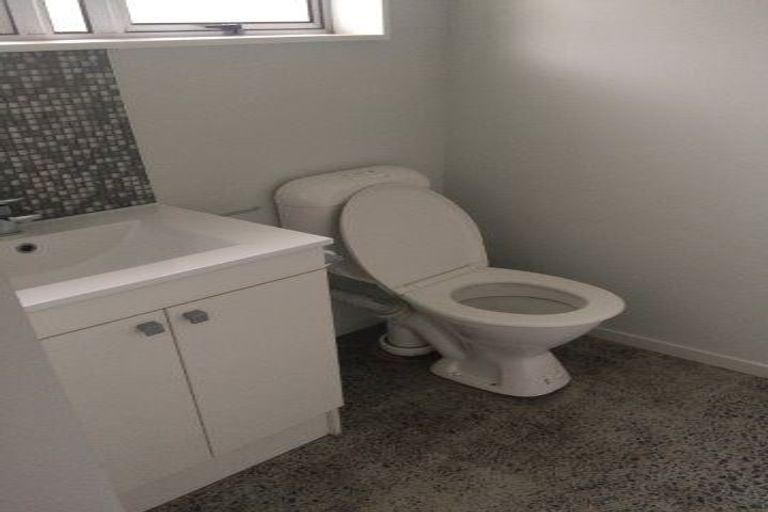 Photo of property in 2/5 Second Avenue, Avenues, Whangarei, 0110