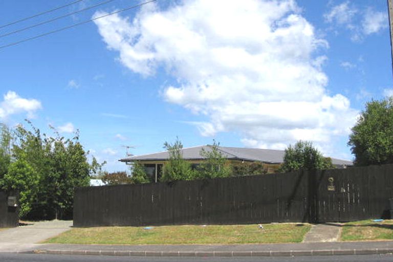 Photo of property in 15a Sycamore Drive, Sunnynook, Auckland, 0620