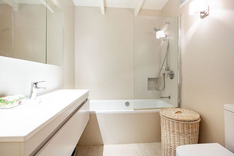 Photo of property in 25 Clermont Terrace, Kelburn, Wellington, 6012