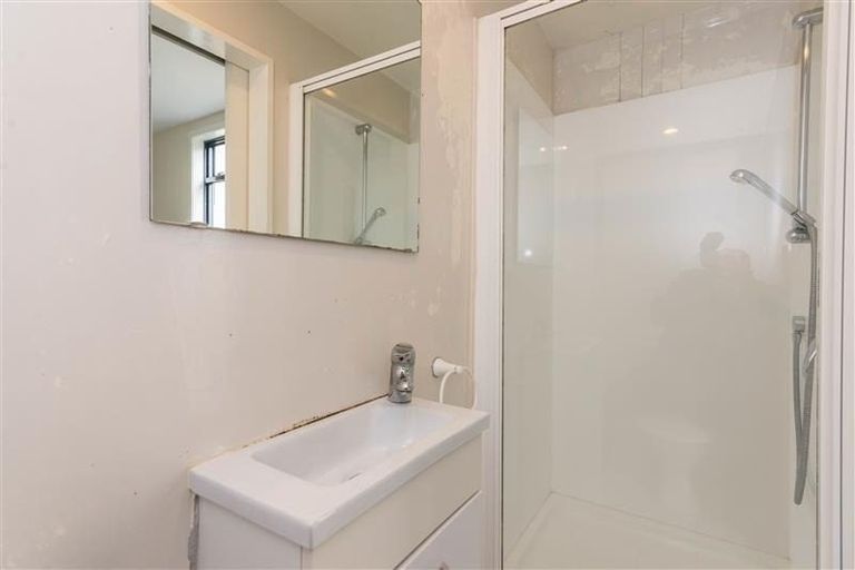 Photo of property in Krisley Court, 15/6 Ambrico Place, New Lynn, Auckland, 0600
