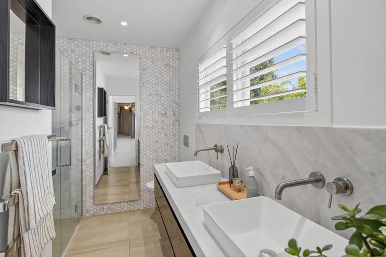 Photo of property in 32 Raymond Street, Point Chevalier, Auckland, 1022