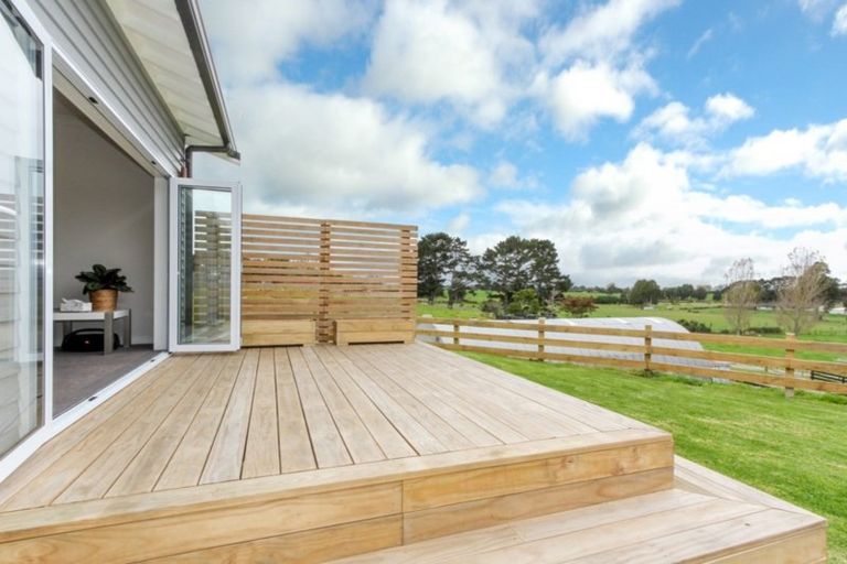 Photo of property in 311 Corbett Road, Paraite, New Plymouth, 4373