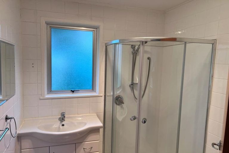 Photo of property in 35 Lantana Road, Green Bay, Auckland, 0604