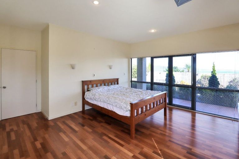 Photo of property in 122 Viewmont Drive, Harbour View, Lower Hutt, 5010