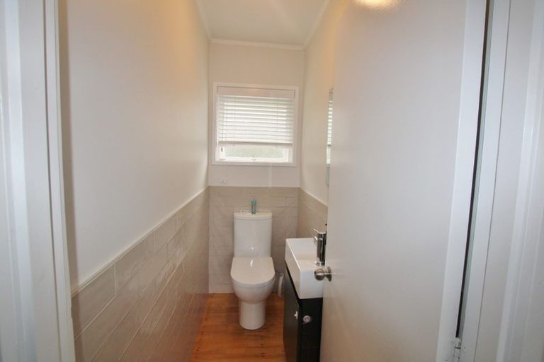 Photo of property in 24 Paragon Avenue, Beach Haven, Auckland, 0626