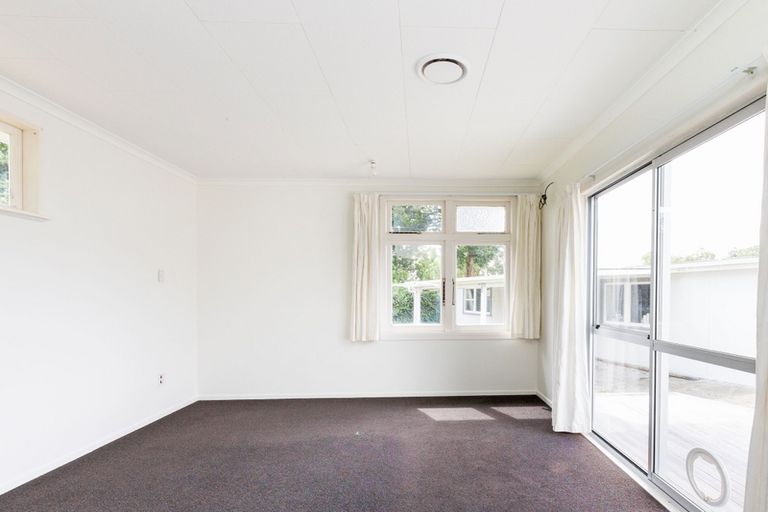 Photo of property in 3 Benmore Avenue, Cloverlea, Palmerston North, 4412