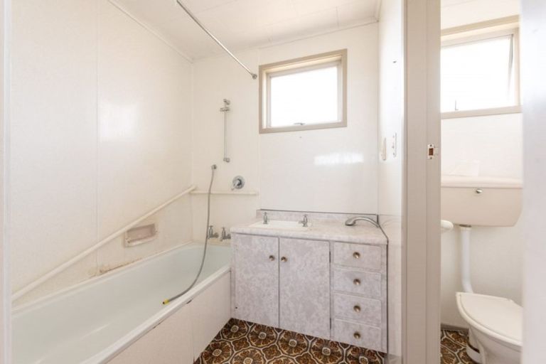 Photo of property in 56 Karewa Parade, Papamoa Beach, Papamoa, 3118