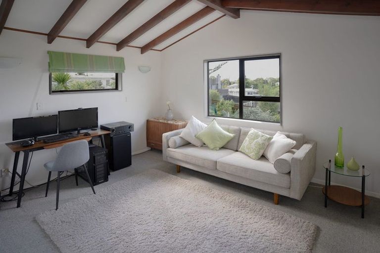 Photo of property in 2/15b Nandana Drive, Glen Eden, Auckland, 0602