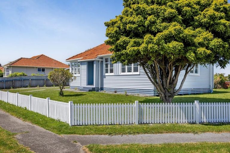 Photo of property in 2 Waihi Road, Hawera, 4610