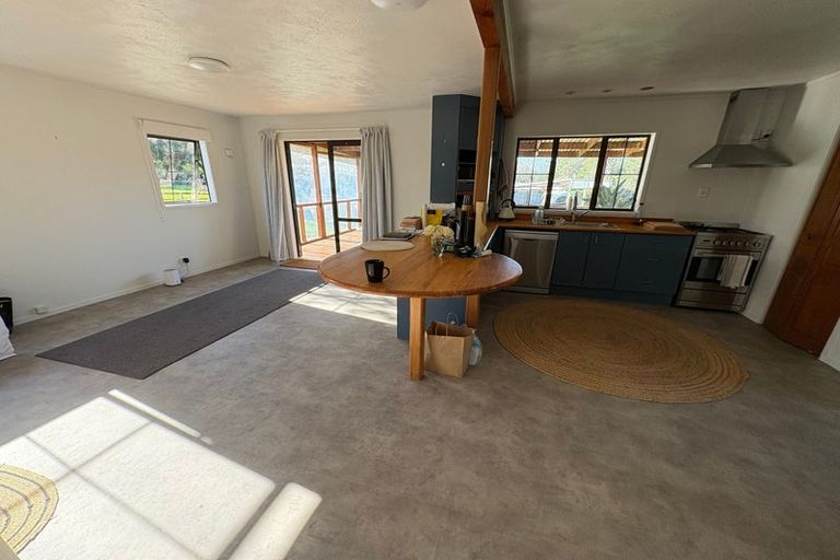 Photo of property in 240 Riverhead Road, Kumeu, 0892