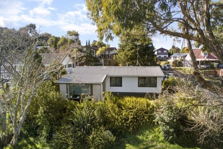 Photo of property in 1 Titoki Place, Pukete, Hamilton, 3200