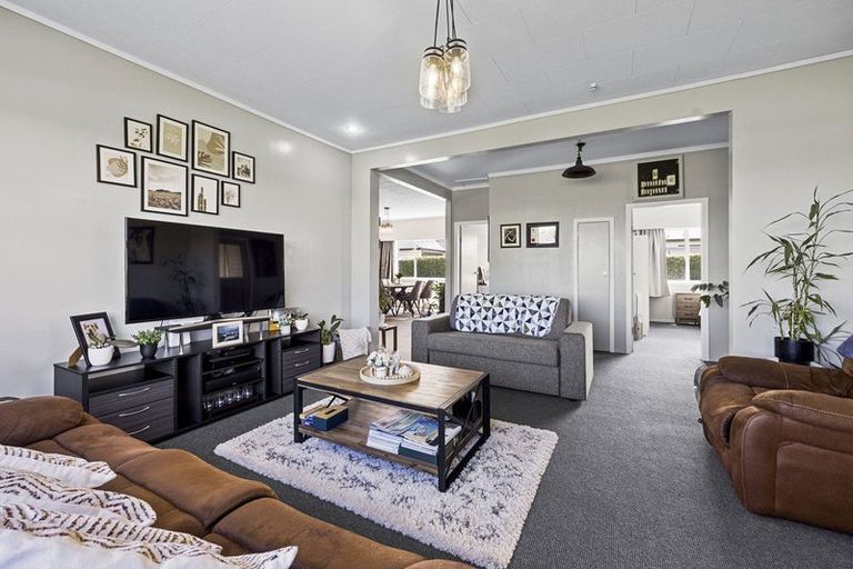 Photo of property in 42 Denby Road, Hawera, 4672