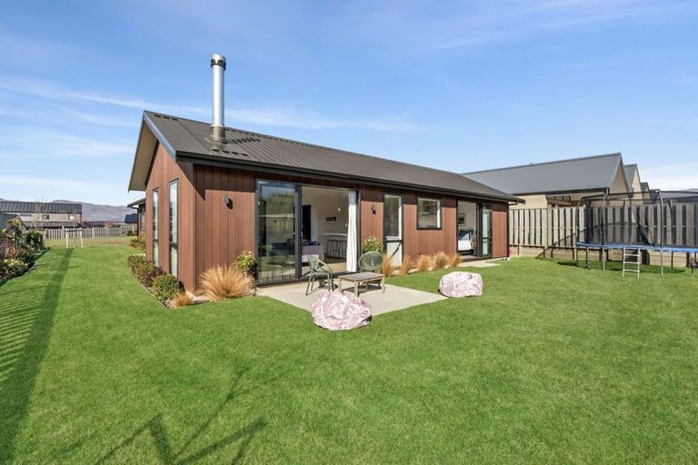 Photo of property in 4 Robrosa Street, Wanaka, 9305