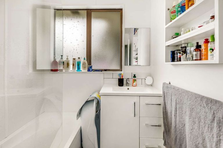 Photo of property in 24 Fergusson Street, Marton, 4710