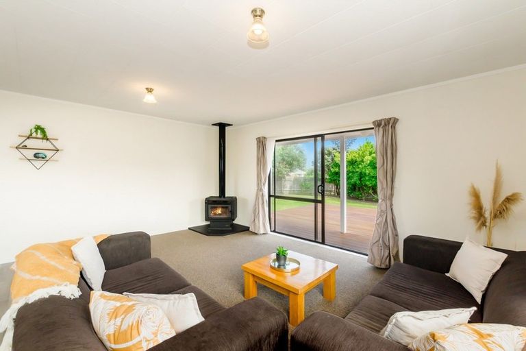 Photo of property in 16 Tobys Way, Waikanae Beach, Waikanae, 5036