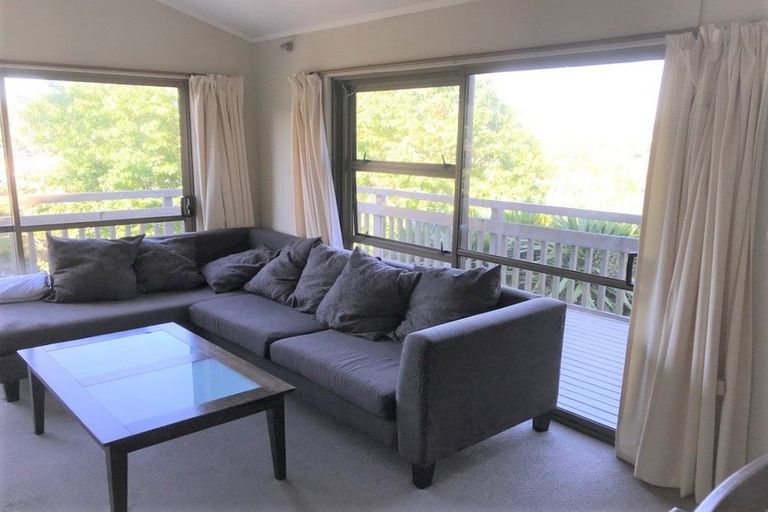 Photo of property in 38 Tree View Avenue, Glenfield, Auckland, 0629