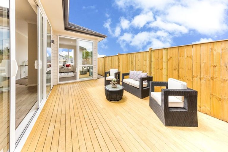 Photo of property in 10 Papa Orchard Drive, Kumeu, 0810