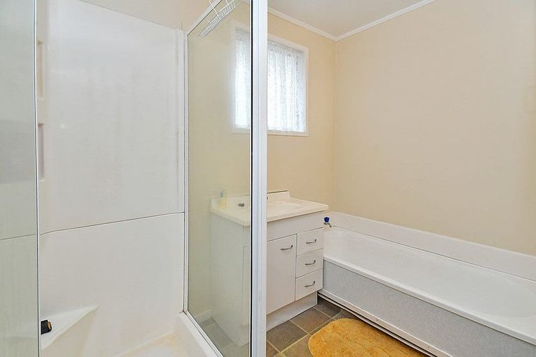 Photo of property in 434 Roscommon Road, Clendon Park, Auckland, 2103