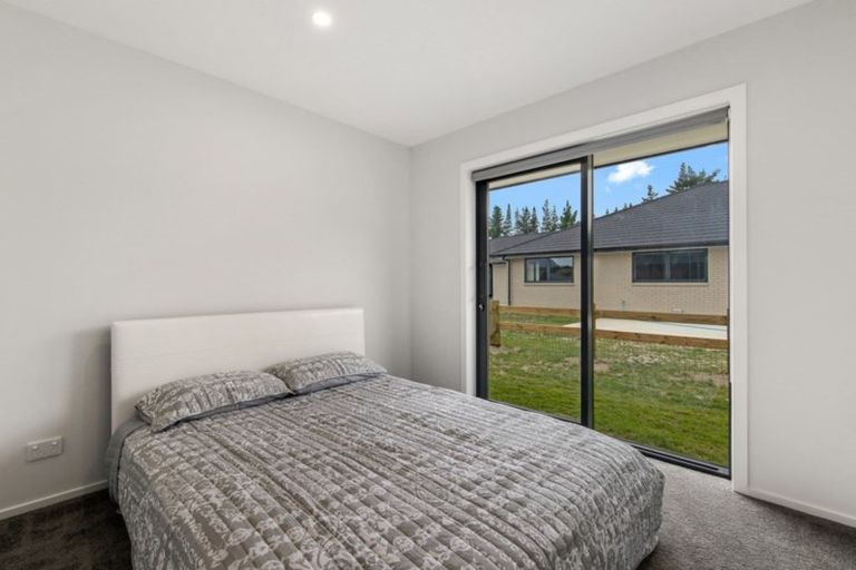 Photo of property in 33 Kingfisher Crescent, Albert Town, Wanaka, 9305
