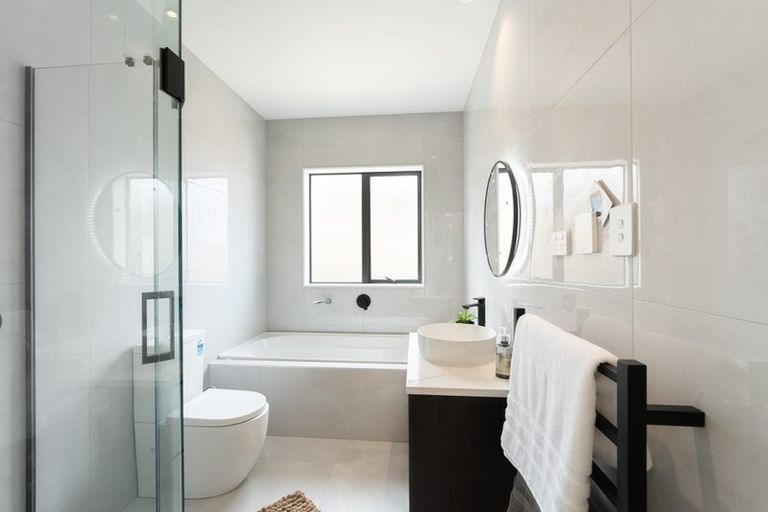 Photo of property in 4 Maraeariki Avenue, Orewa, 0931