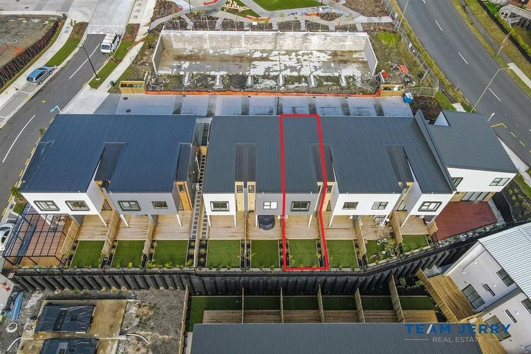 Photo of property in 14 Heketara Way, Massey, Auckland, 0614