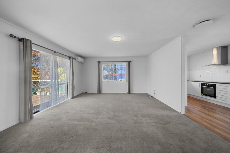 Photo of property in 1 Dalmahoy Place, Wattle Downs, Auckland, 2103
