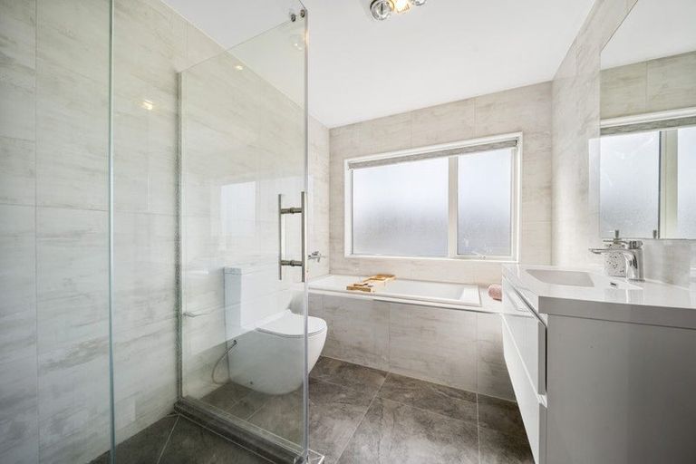 Photo of property in 5 Lyttelton Avenue, Forrest Hill, Auckland, 0620