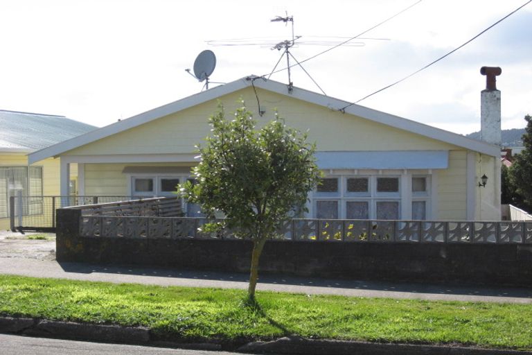 Photo of property in 11 Endeavour Street, Lyall Bay, Wellington, 6022