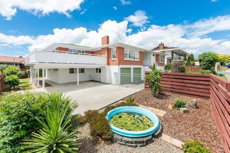 Photo of property in 25 The Crest, Sunnyhills, Auckland, 2010