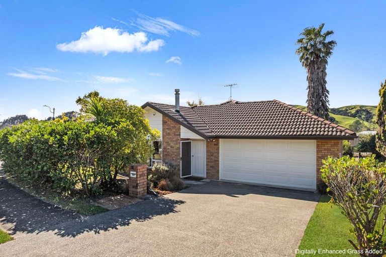 Photo of property in 15 Cabeleigh Drive, Helensville, 0800