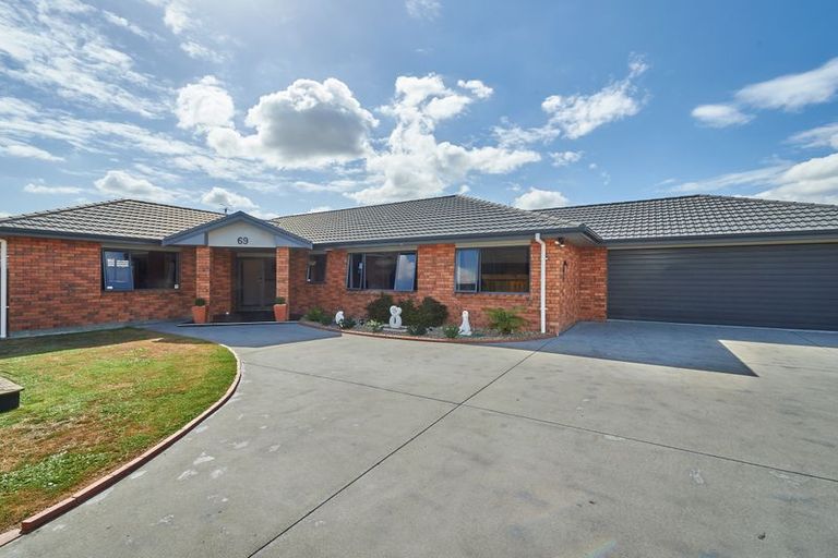 Photo of property in 69 Peter Hall Drive, Kelvin Grove, Palmerston North, 4414
